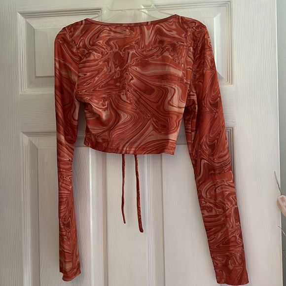 Orange/Red Funky Long Sleeve Tie-Front Crop Top - Picture 3 of 3